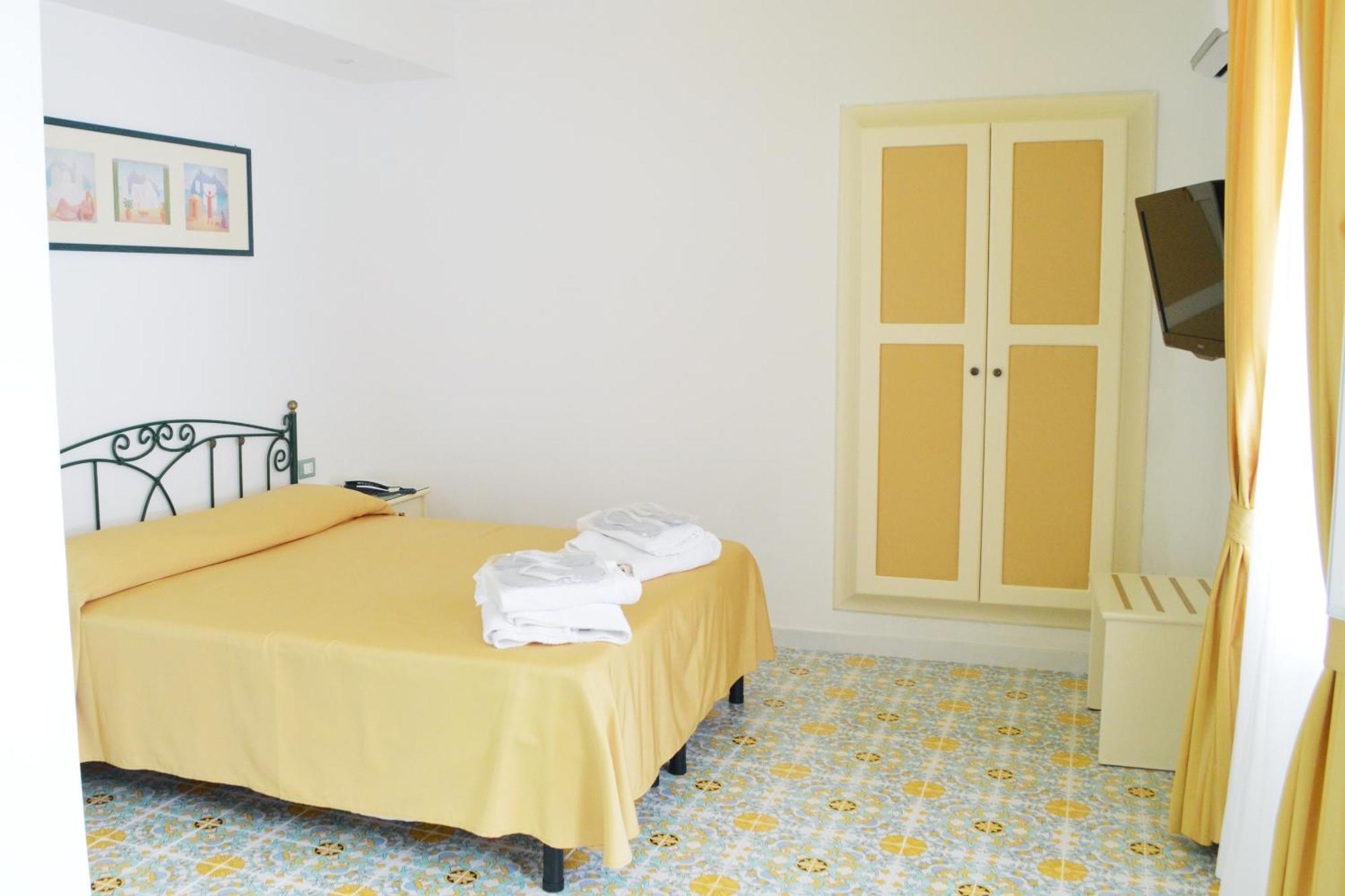 Hotel Villa Bianca Forio di Ischia Екстериор снимка