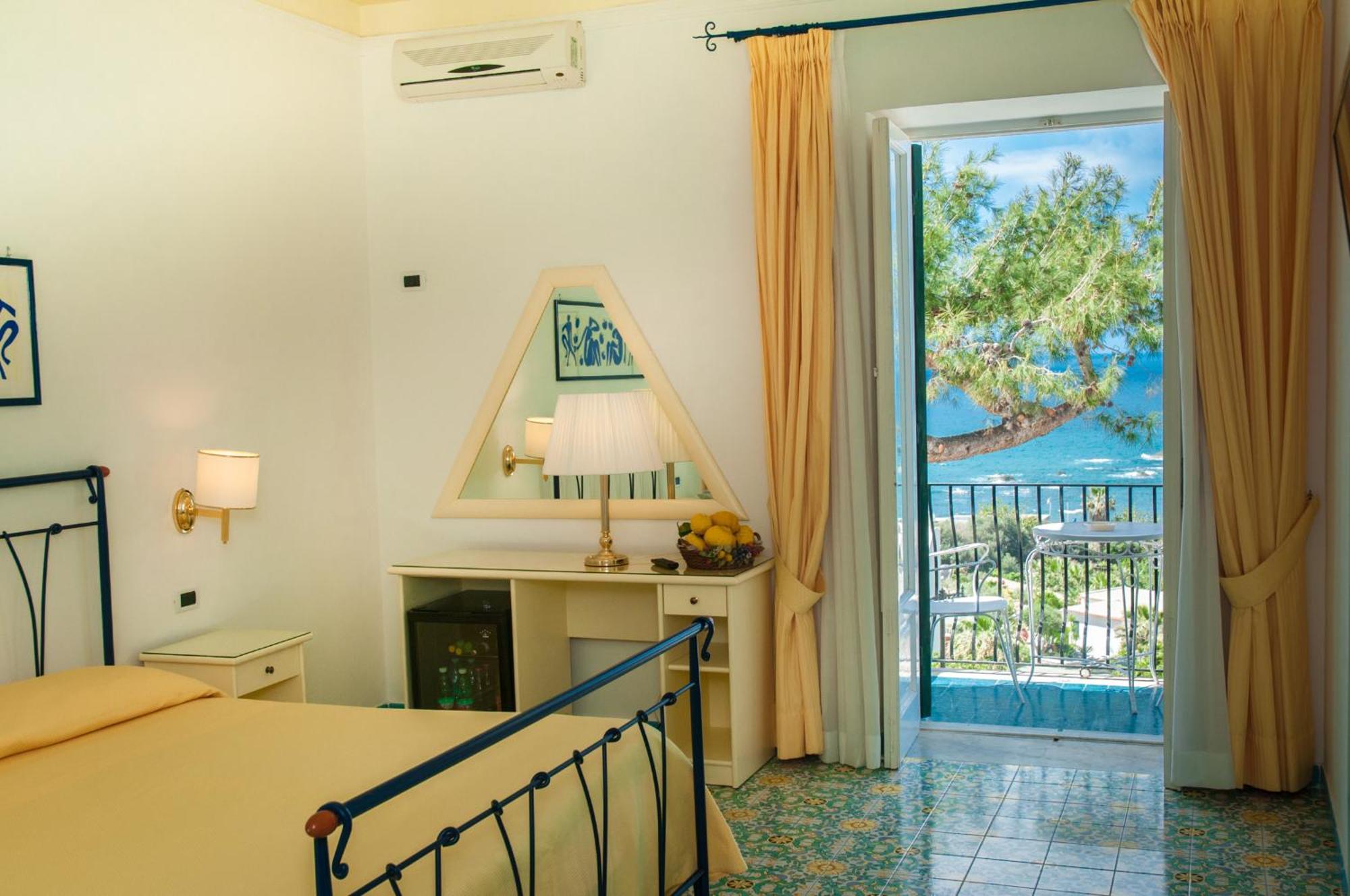 Hotel Villa Bianca Forio di Ischia Екстериор снимка